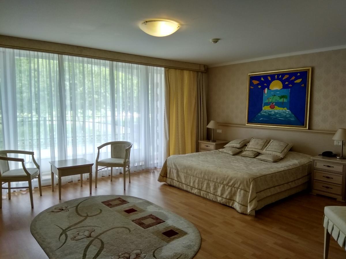 Park Hotel Puszkin Zewnętrze zdjęcie