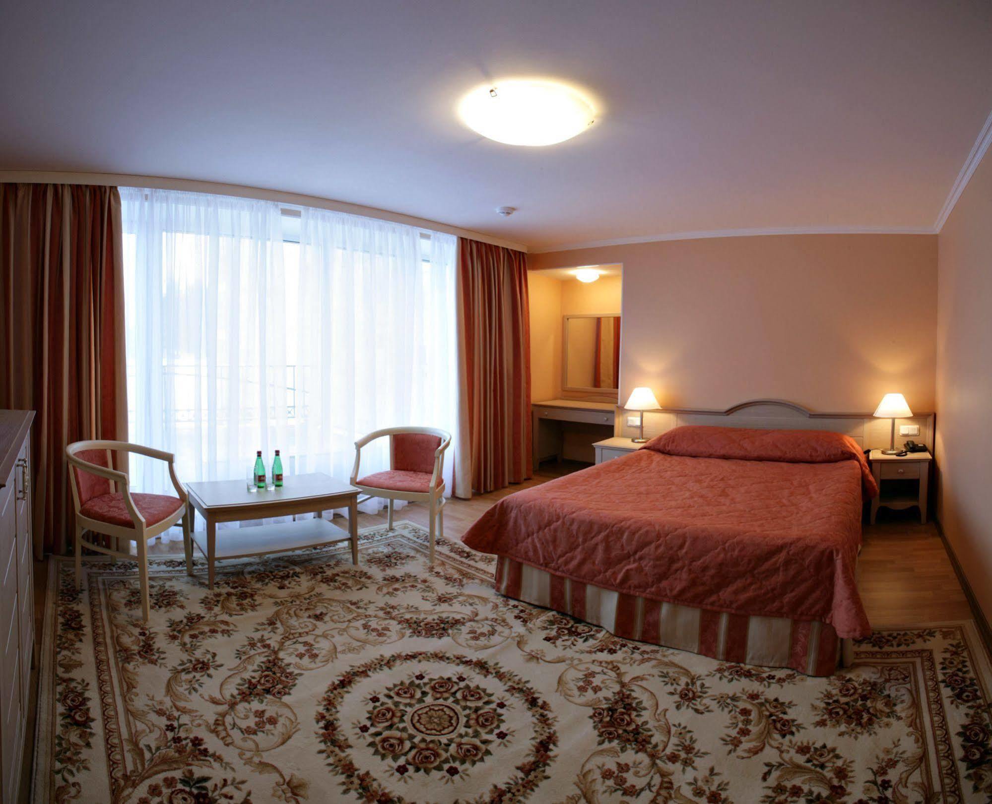 Park Hotel Puszkin Zewnętrze zdjęcie